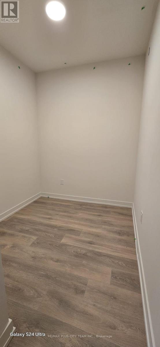 916 - 181 Sterling Road, Toronto (Dufferin Grove), Ontario  M6R 0B2 - Photo 3 - C12213991