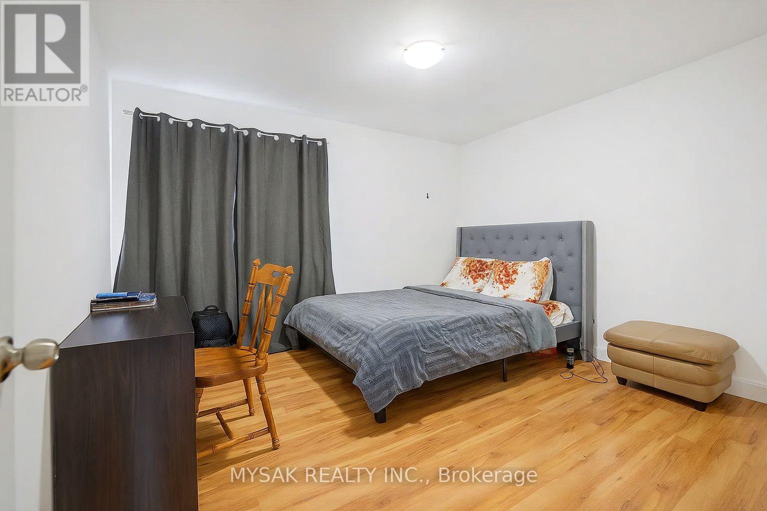 17 West 3rd Street, Hamilton, Ontario  L9C 3J5 - Photo 5 - X12142298