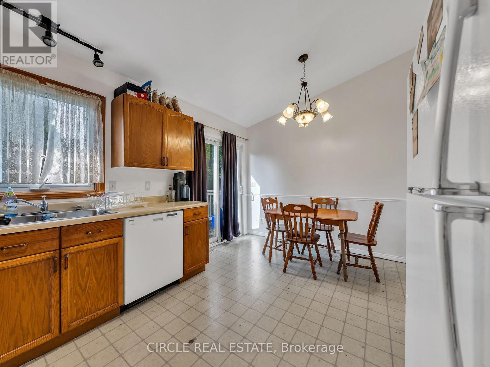 17 Mediterranean Avenue, Amherstburg, Ontario  N9V 3X6 - Photo 18 - X12213195