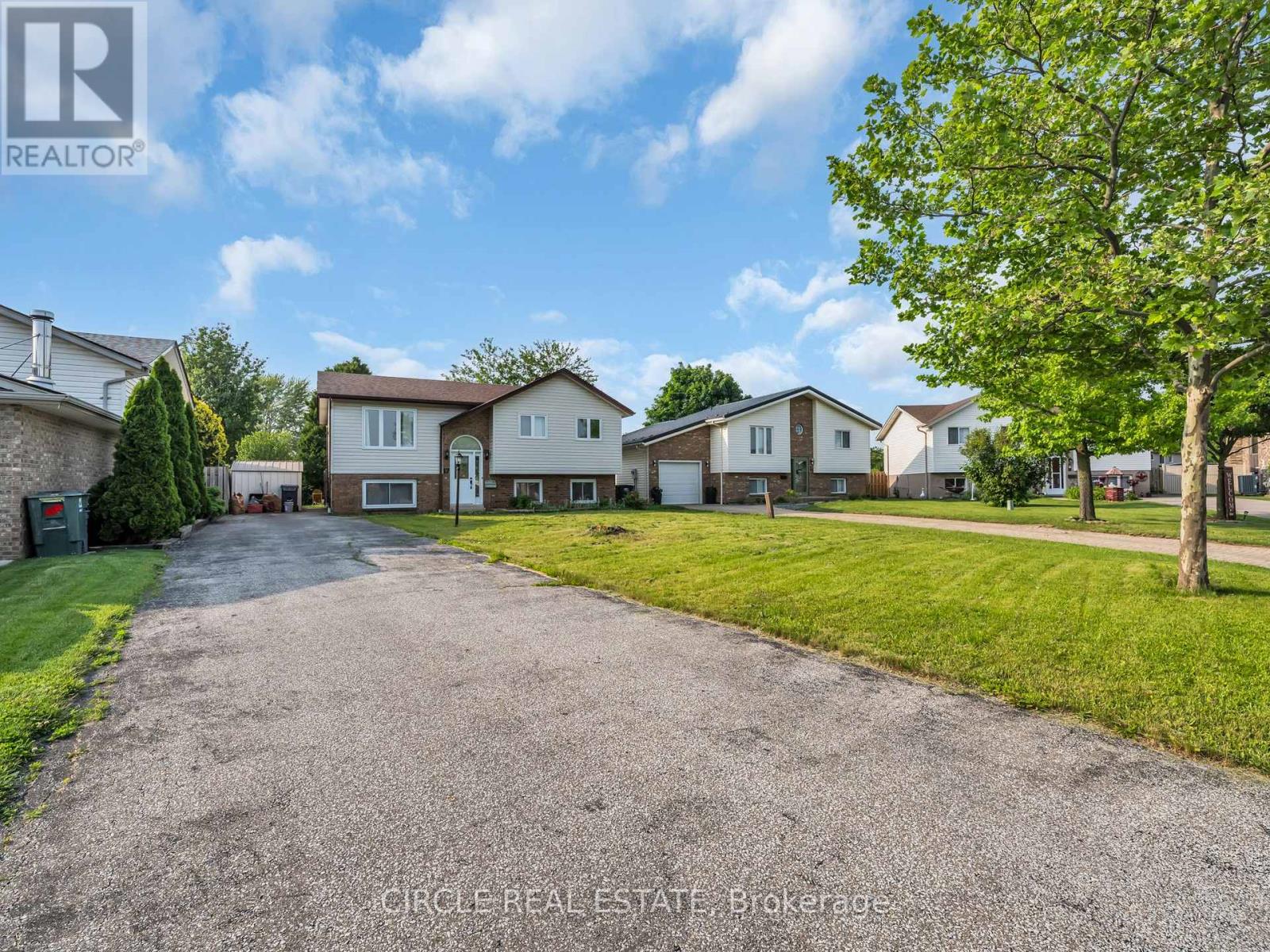 17 Mediterranean Avenue, Amherstburg, Ontario  N9V 3X6 - Photo 5 - X12213195