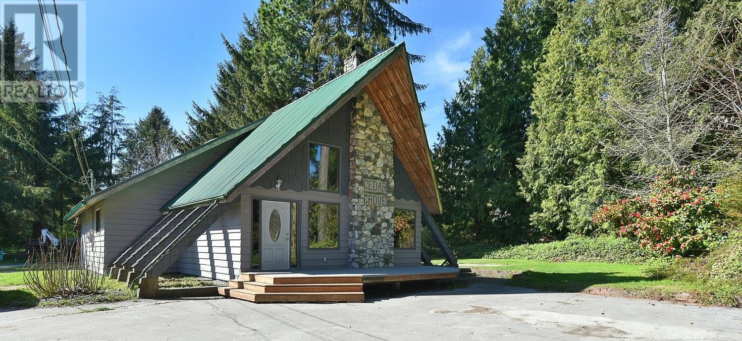 5651 WAKEFIELD ROAD, sechelt, British Columbia