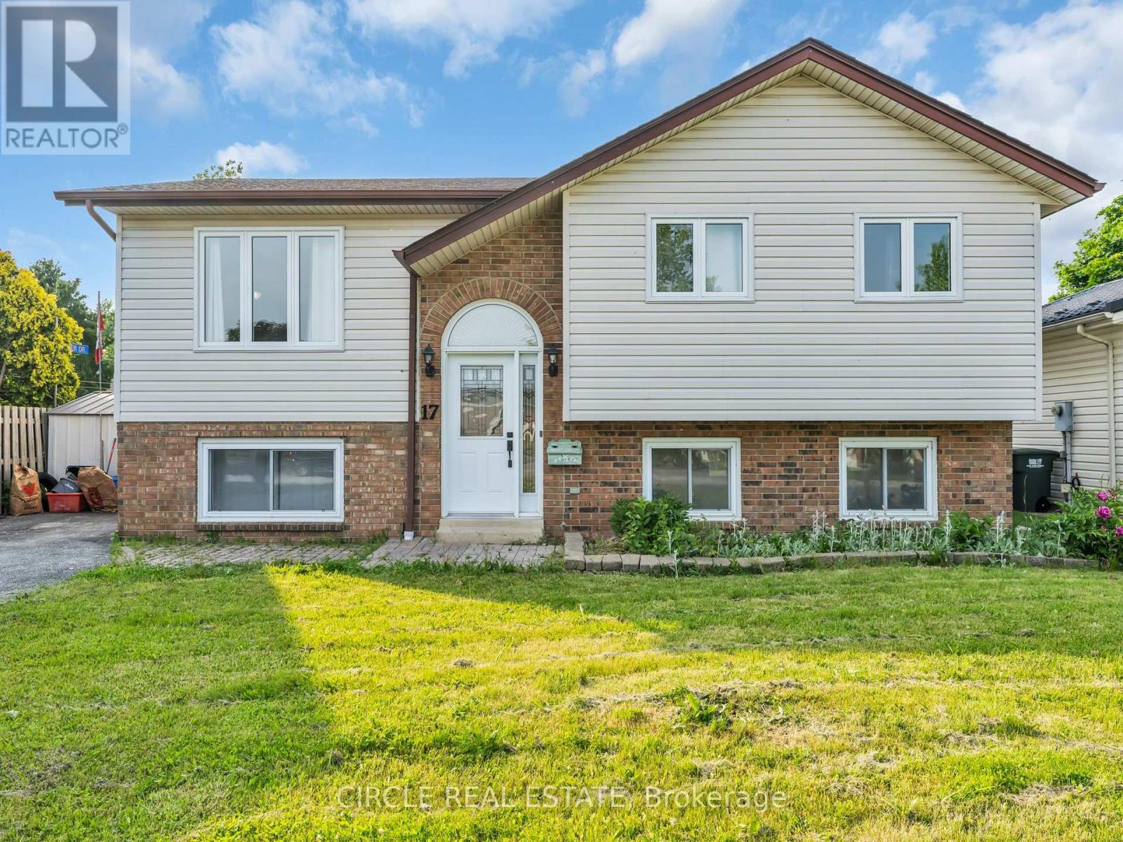 17 Mediterranean Avenue, Amherstburg, Ontario  N9V 3X6 - Photo 2 - X12213195