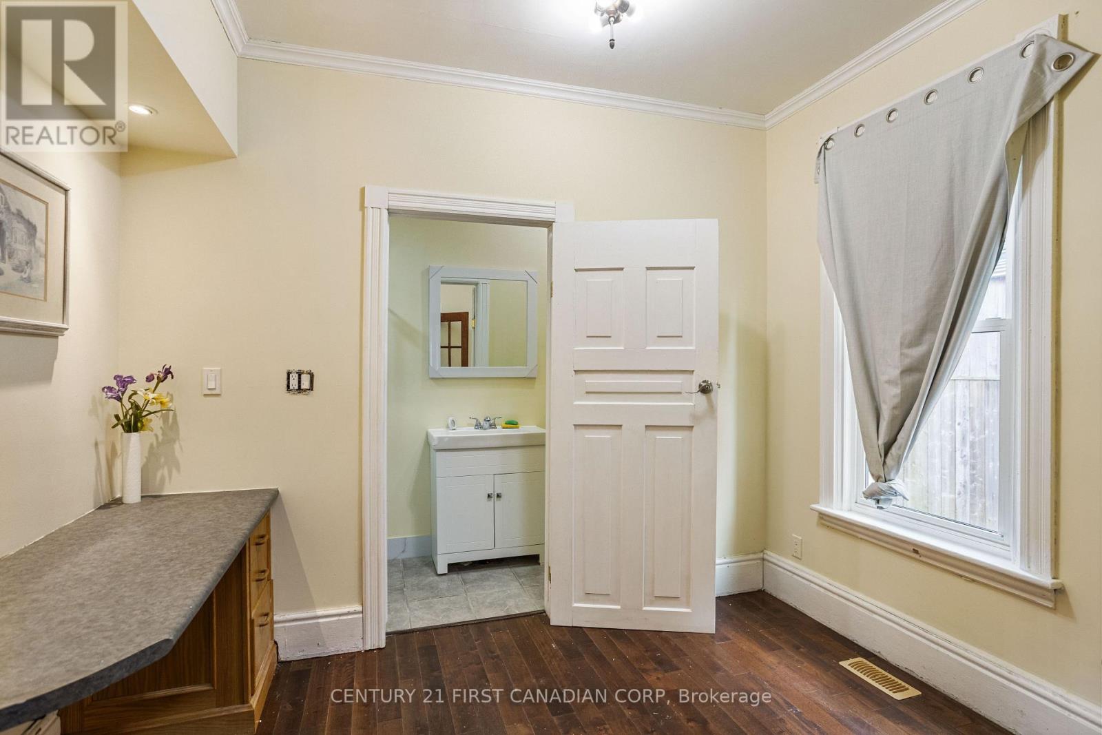 79 Scott Street, St. Thomas, Ontario  N5P 1L1 - Photo 10 - X12214135