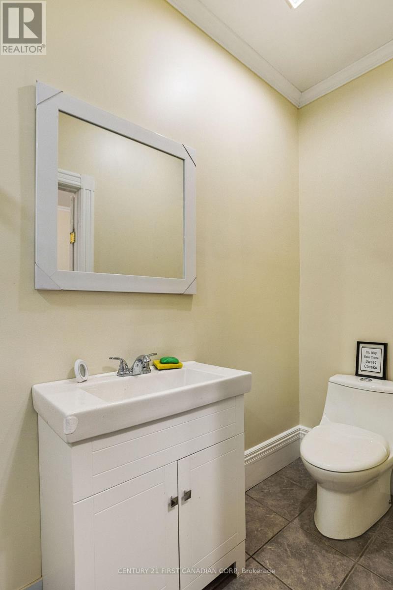 79 Scott Street, St. Thomas, Ontario  N5P 1L1 - Photo 11 - X12214135