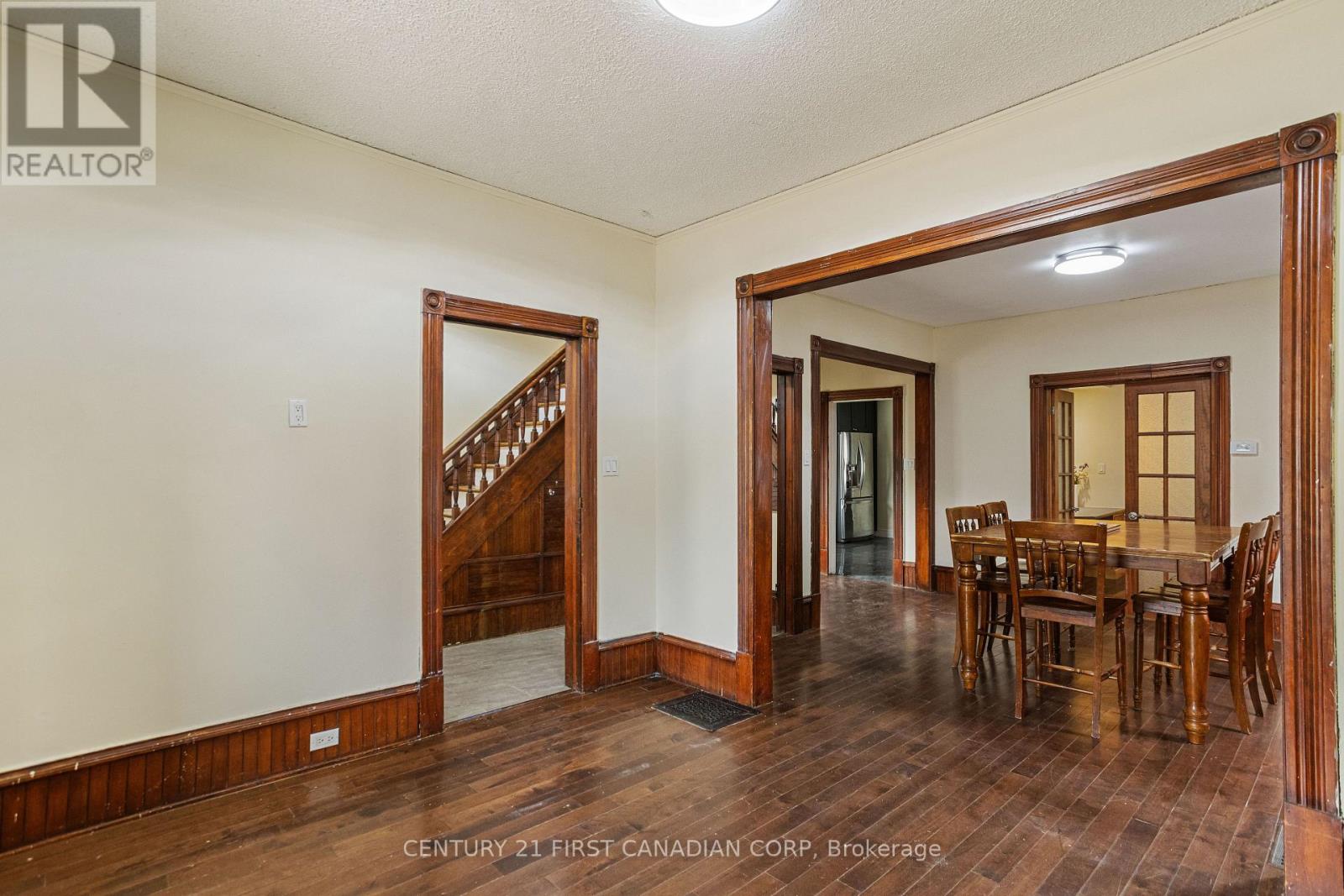 79 Scott Street, St. Thomas, Ontario  N5P 1L1 - Photo 6 - X12214135