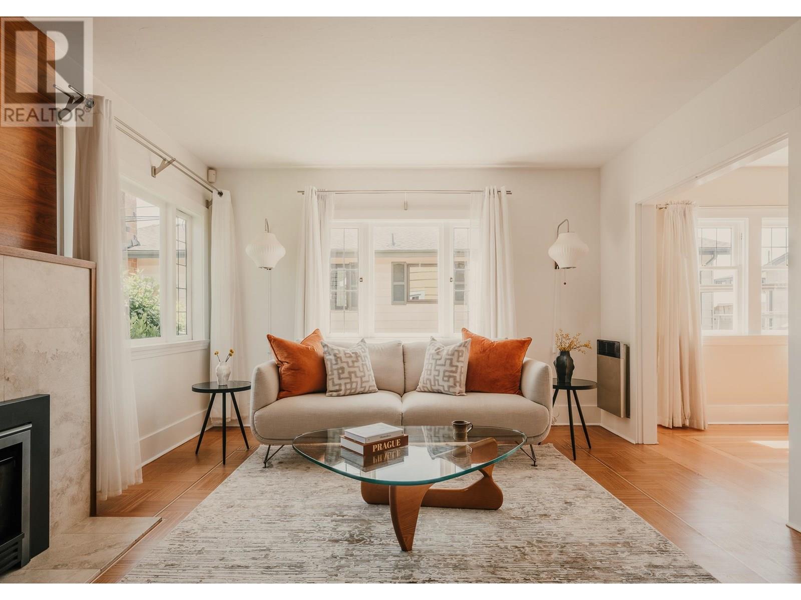 1833 EDINBURGH STREET, new westminster, British Columbia