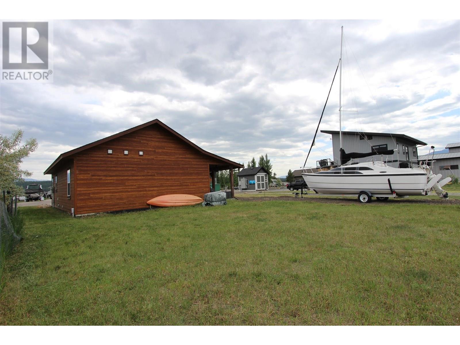 1695 Koocanusa Lake Drive, Newgate, British Columbia  V0B 1T5 - Photo 4 - 10351321