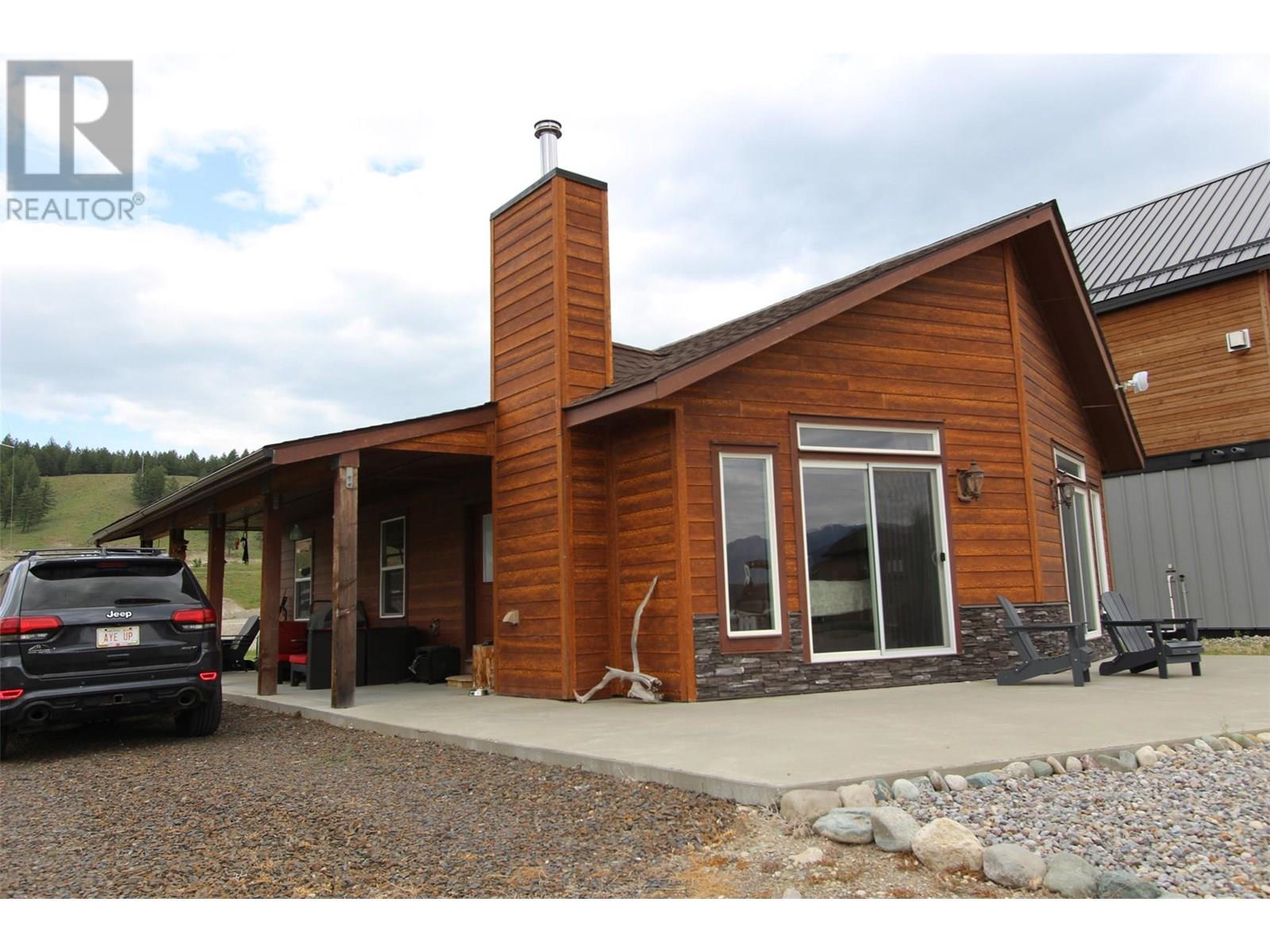 1695 Koocanusa Lake Drive, Newgate, British Columbia