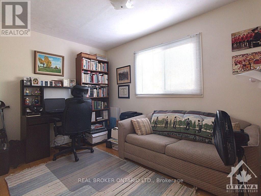 2 - 2429 Carlsen Avenue, Ottawa, Ontario  K1V 8E9 - Photo 9 - X12214165
