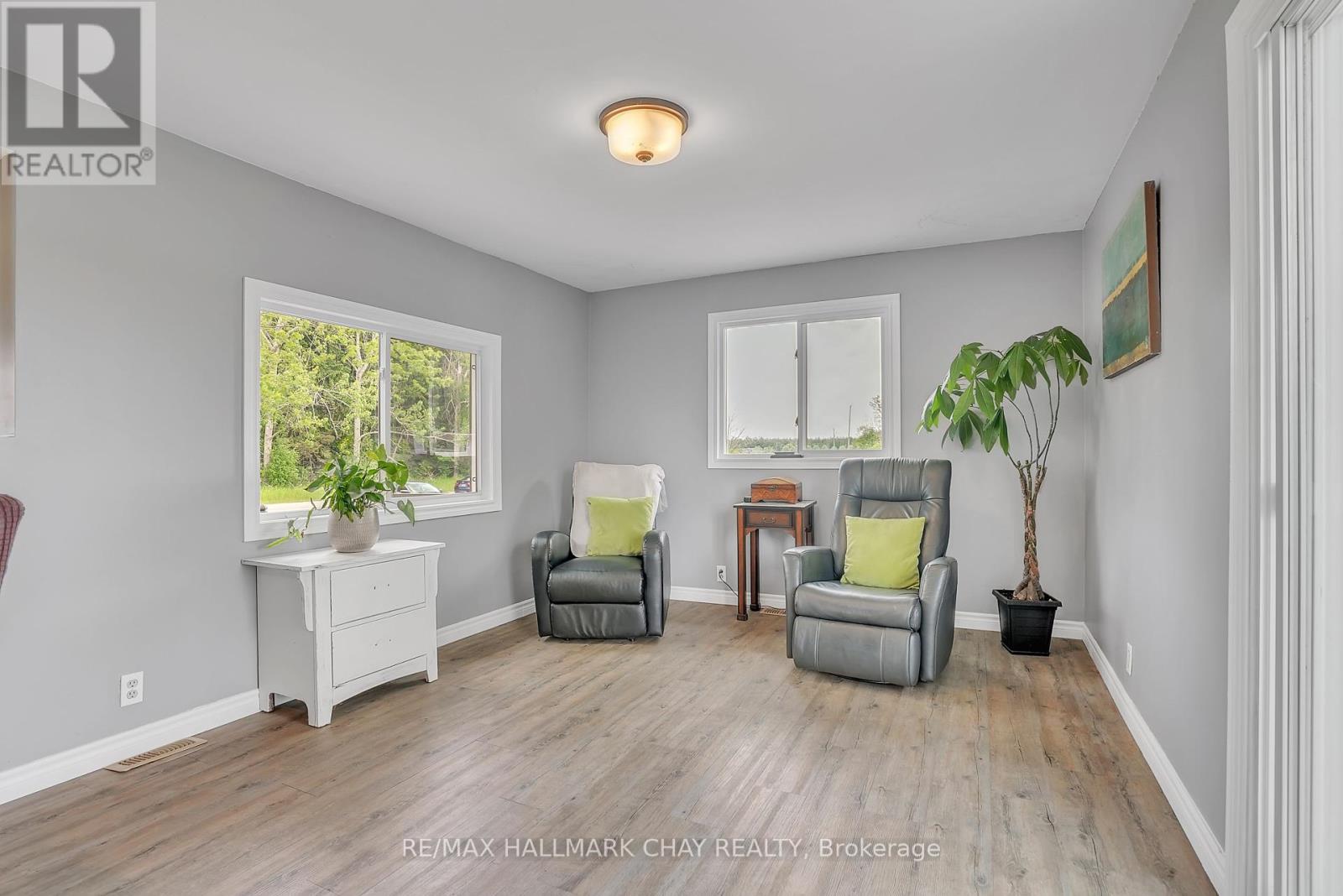 2533 Flos 3 Road W, Springwater, Ontario  L0L 2K0 - Photo 4 - S12214025