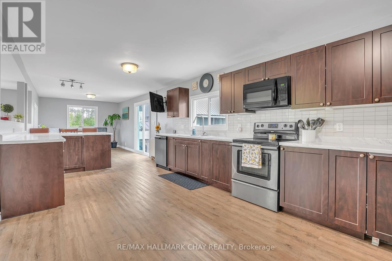 2533 Flos 3 Road W, Springwater, Ontario  L0L 2K0 - Photo 5 - S12214025