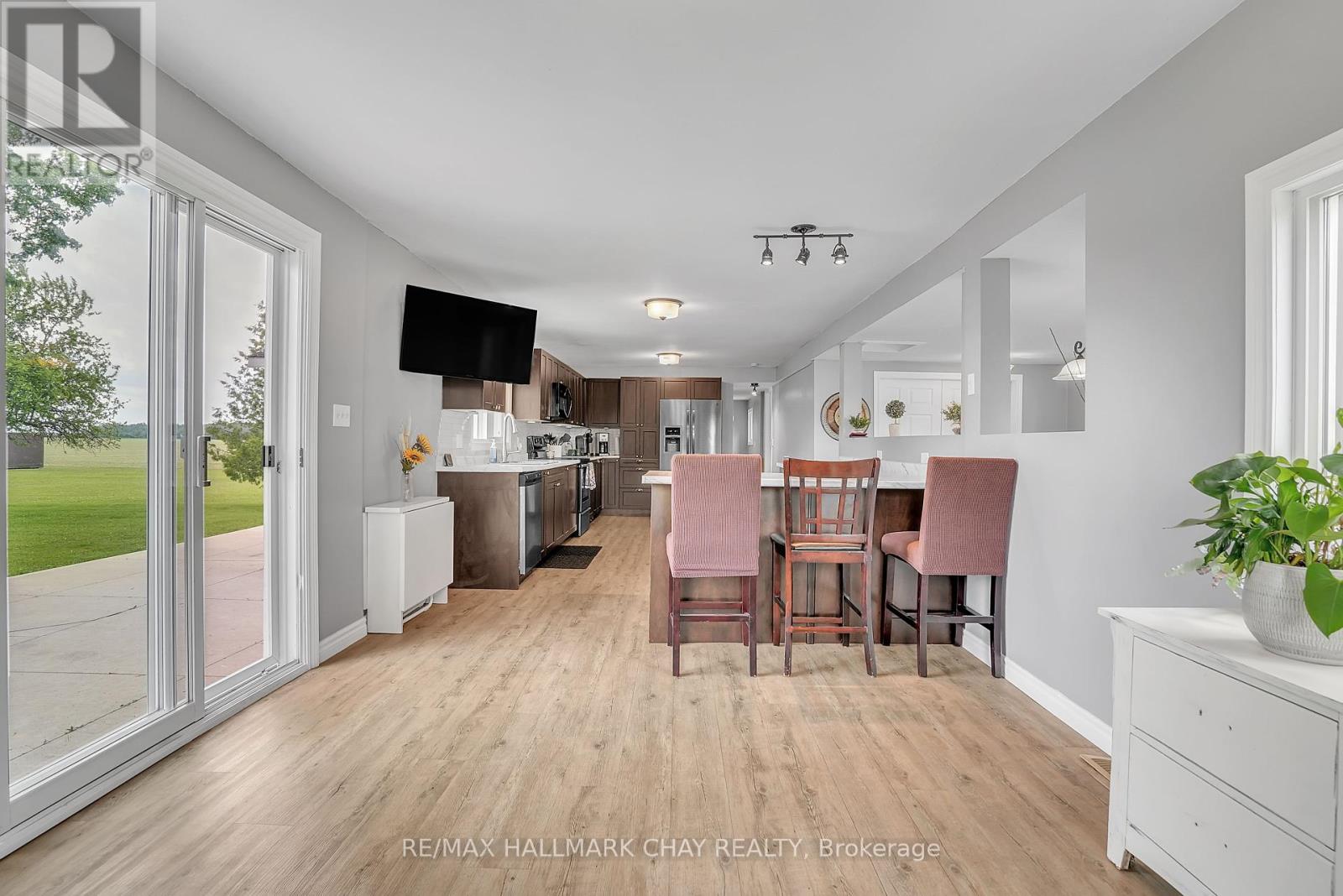 2533 Flos 3 Road W, Springwater, Ontario  L0L 2K0 - Photo 8 - S12214025