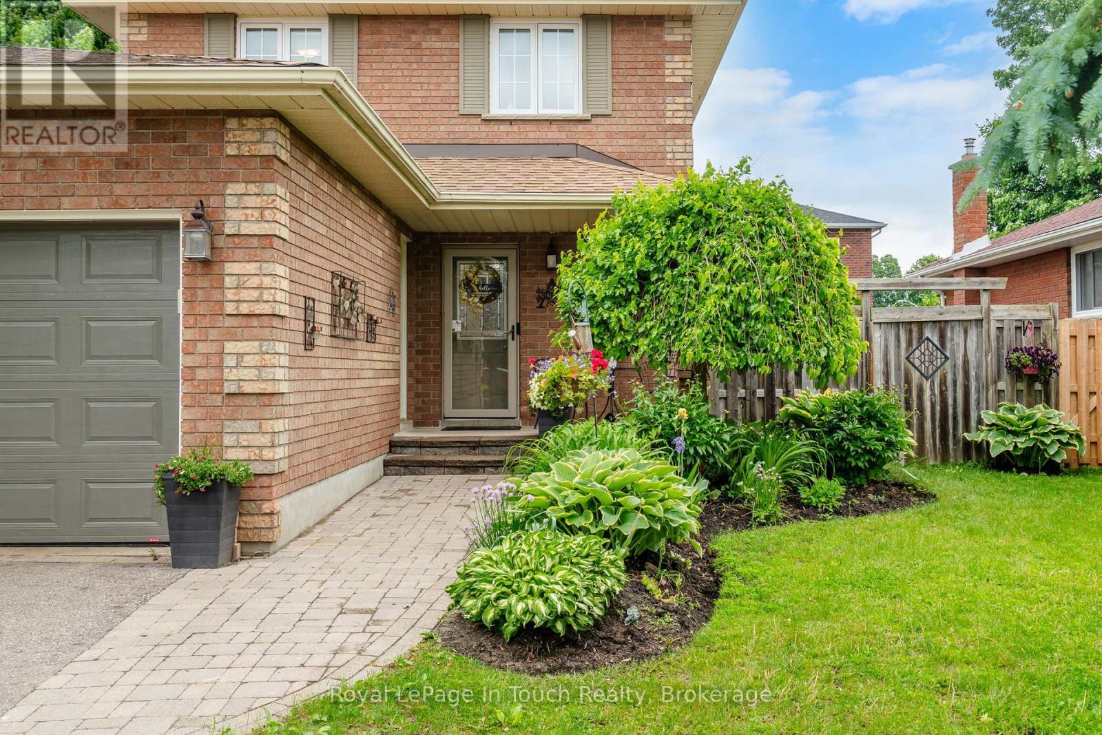 215 Margaret Street, Midland, Ontario  L4R 4X8 - Photo 2 - S12214054