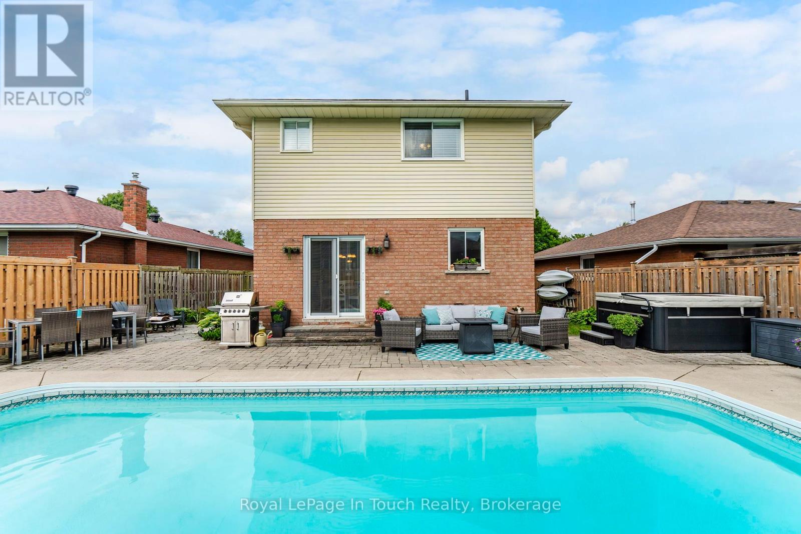 215 Margaret Street, Midland, Ontario  L4R 4X8 - Photo 3 - S12214054