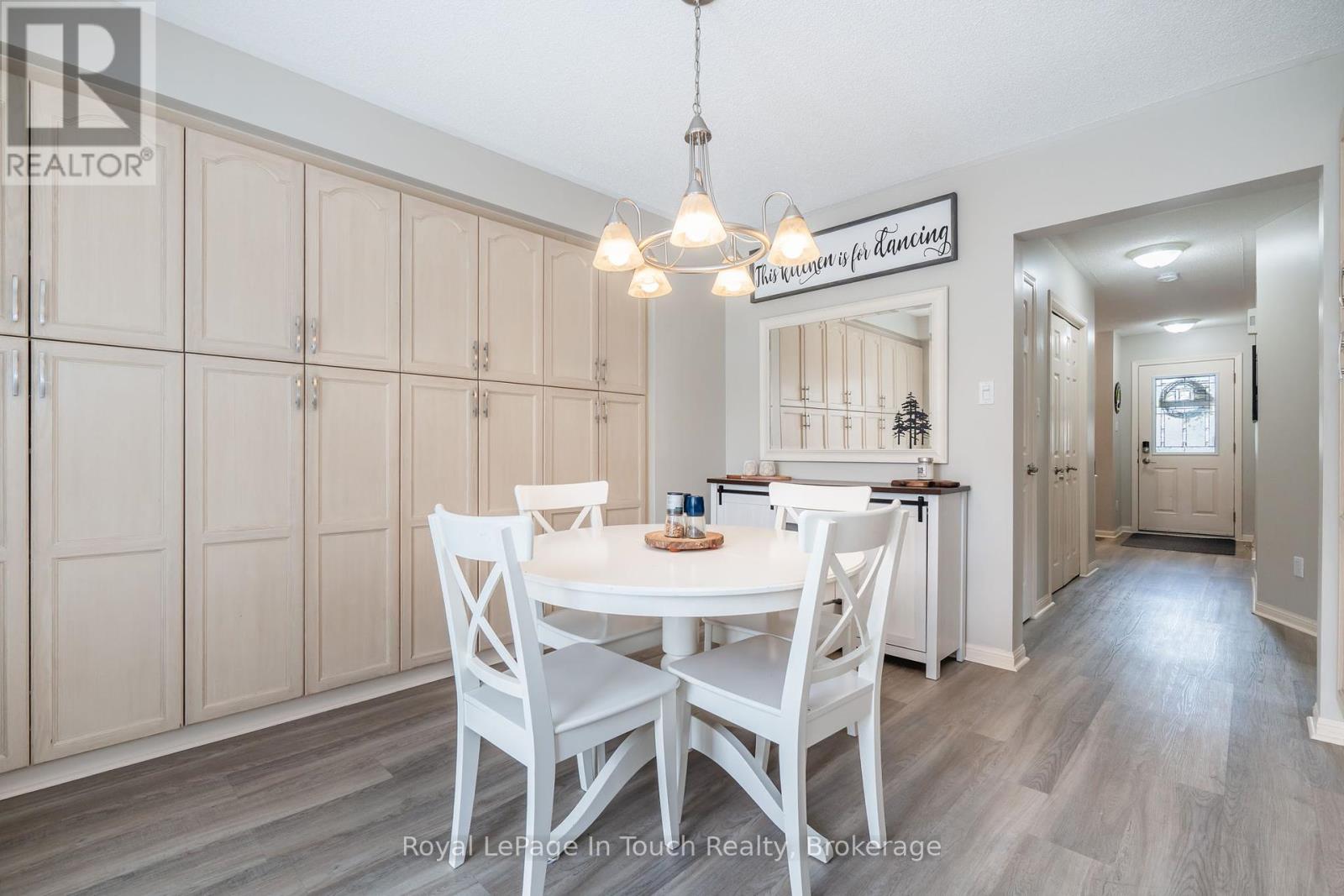 215 Margaret Street, Midland, Ontario  L4R 4X8 - Photo 9 - S12214054