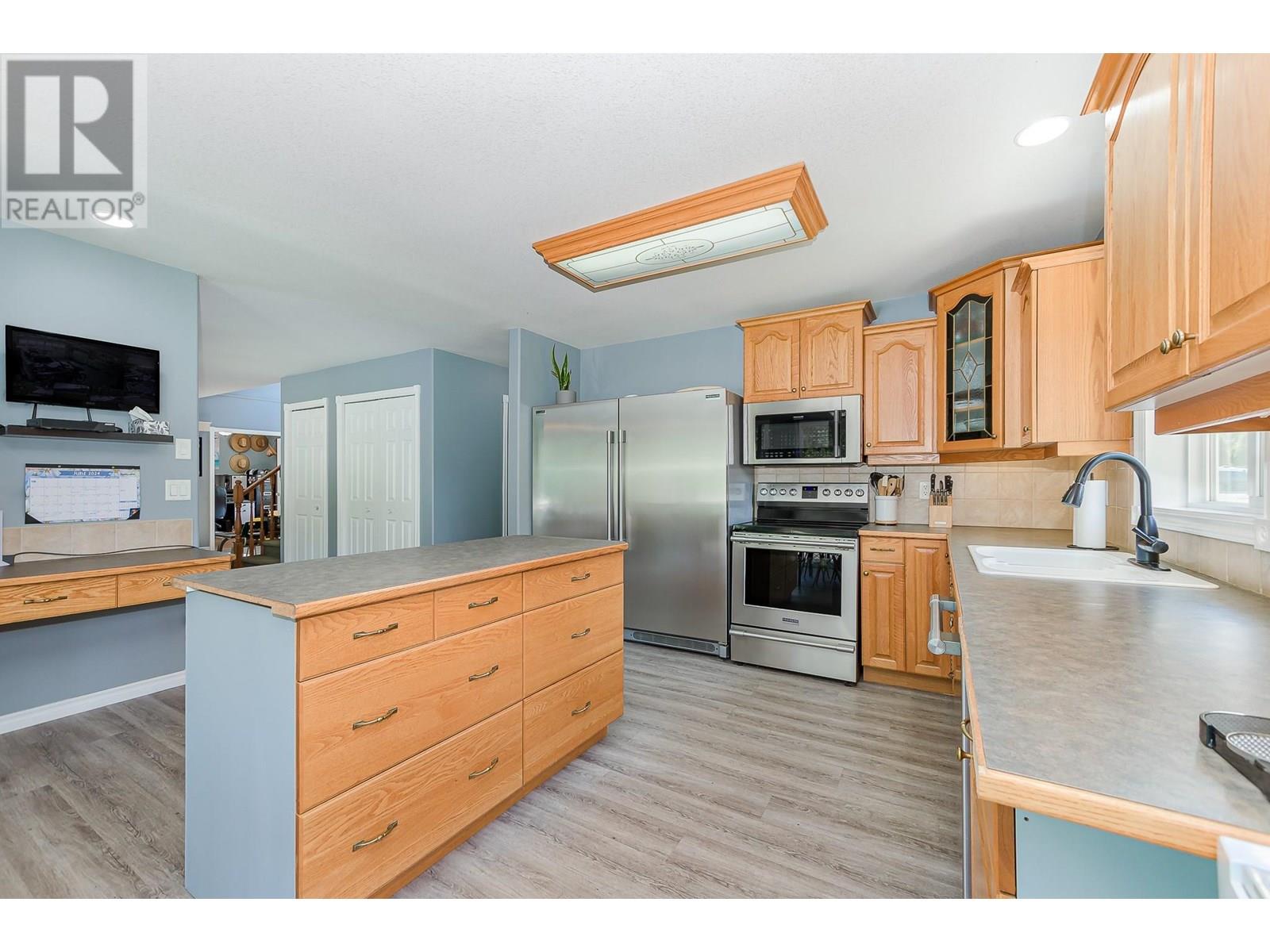 160 Carlin Street, Grindrod, British Columbia  V0E 1Y0 - Photo 4 - 10350962