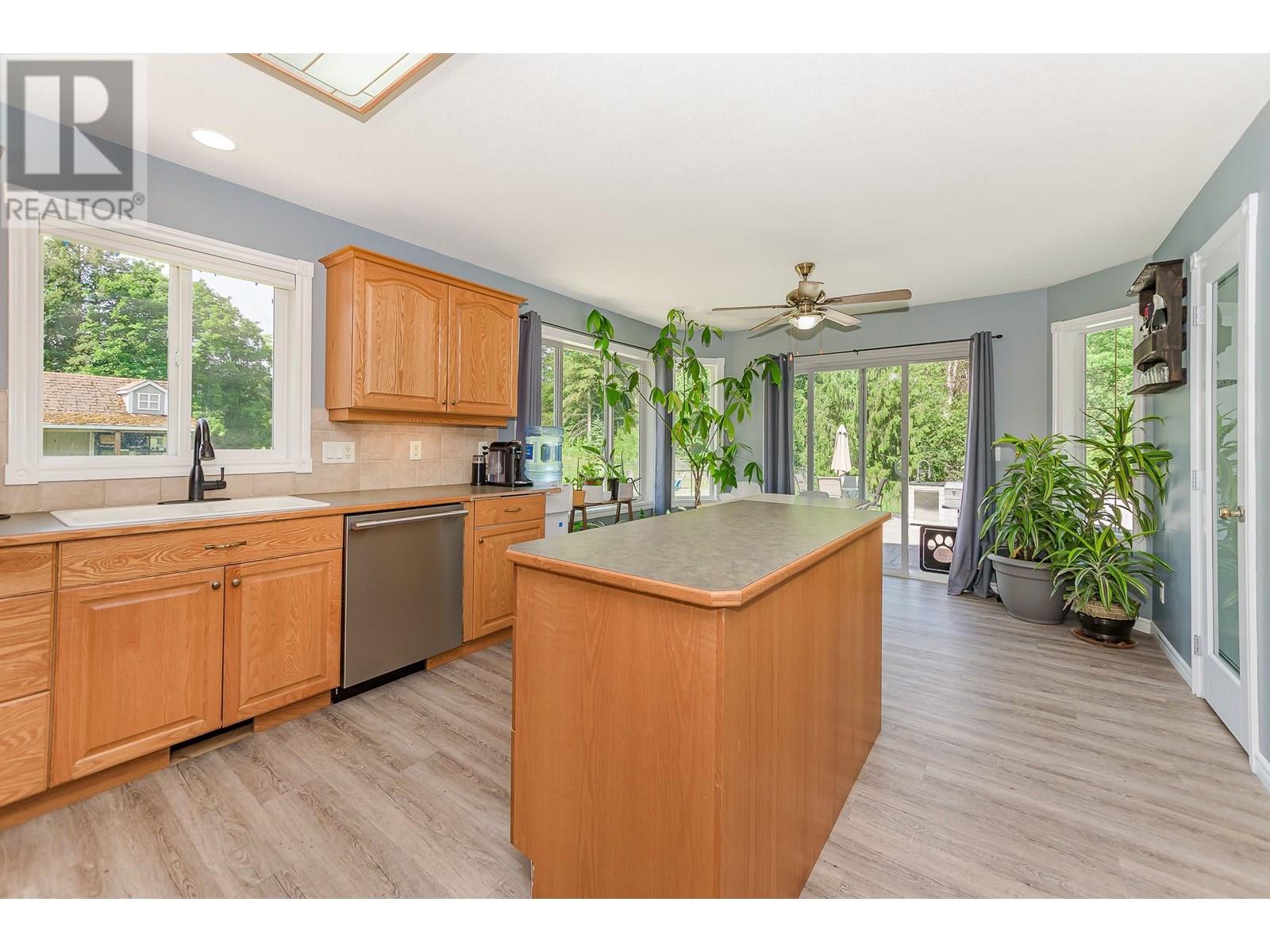 160 Carlin Street, Grindrod, British Columbia  V0E 1Y0 - Photo 6 - 10350962