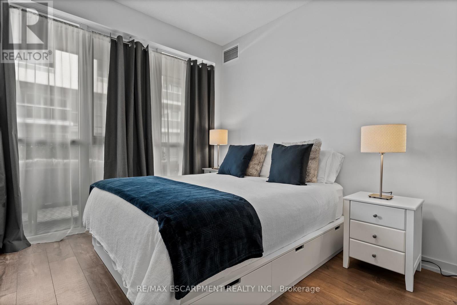 1902 - 2081 Fairview Street, Burlington (Freeman), Ontario  L7R 0E5 - Photo 10 - W12213985