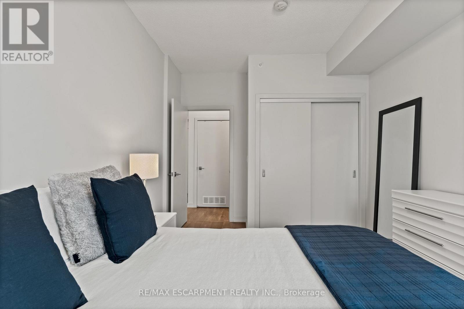 1902 - 2081 Fairview Street, Burlington (Freeman), Ontario  L7R 0E5 - Photo 12 - W12213985