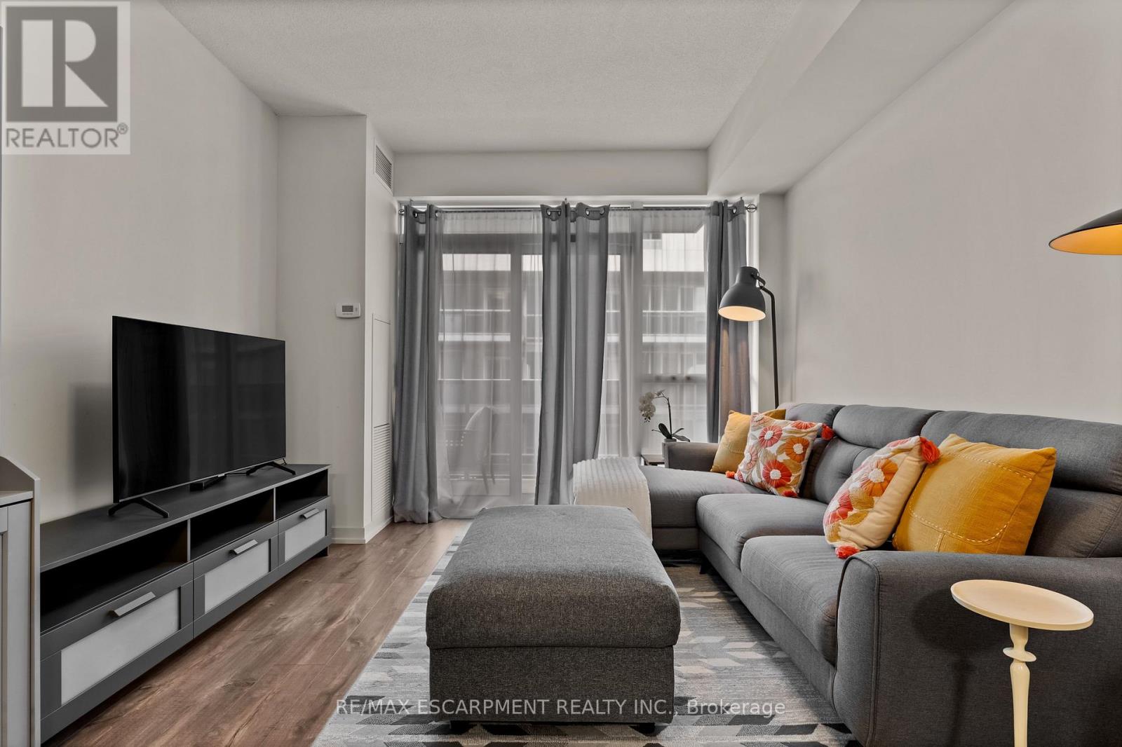 1902 - 2081 Fairview Street, Burlington (Freeman), Ontario  L7R 0E5 - Photo 4 - W12213985