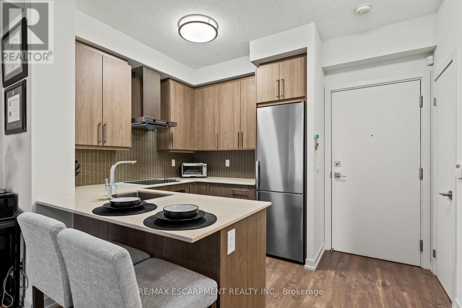 1902 - 2081 Fairview Street, Burlington (Freeman), Ontario  L7R 0E5 - Photo 5 - W12213985