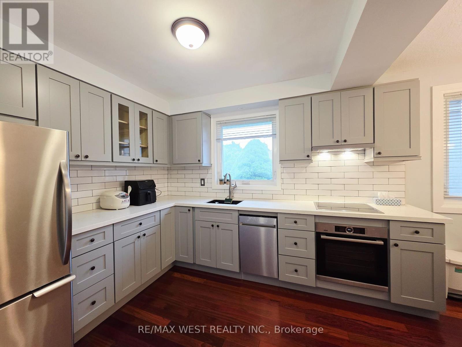 357 Rustic Road, Toronto (Maple Leaf), Ontario  M6L 1W6 - Photo 10 - W12213986