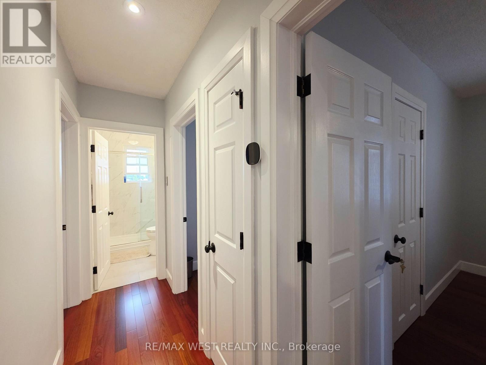 357 Rustic Road, Toronto (Maple Leaf), Ontario  M6L 1W6 - Photo 12 - W12213986