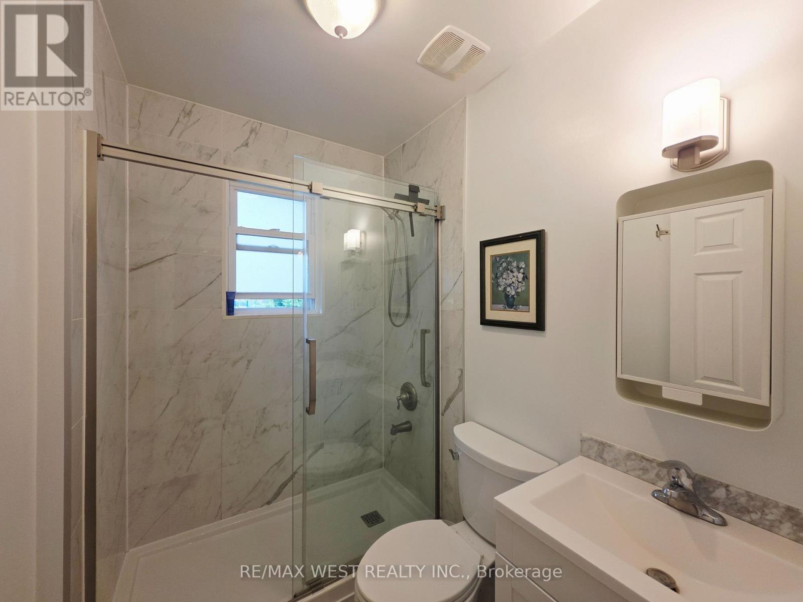 357 Rustic Road, Toronto (Maple Leaf), Ontario  M6L 1W6 - Photo 15 - W12213986
