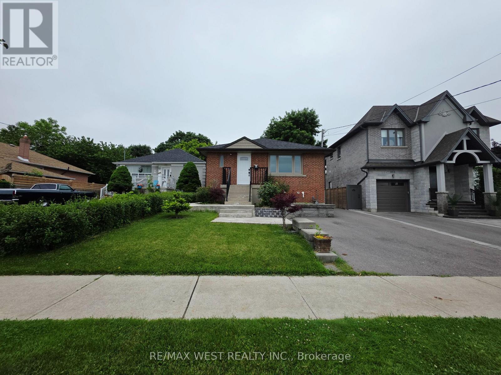 357 Rustic Road, Toronto (Maple Leaf), Ontario  M6L 1W6 - Photo 3 - W12213986