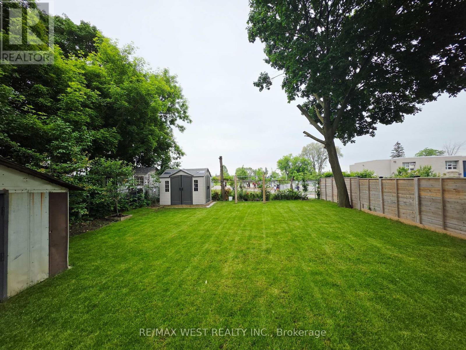 357 Rustic Road, Toronto (Maple Leaf), Ontario  M6L 1W6 - Photo 32 - W12213986