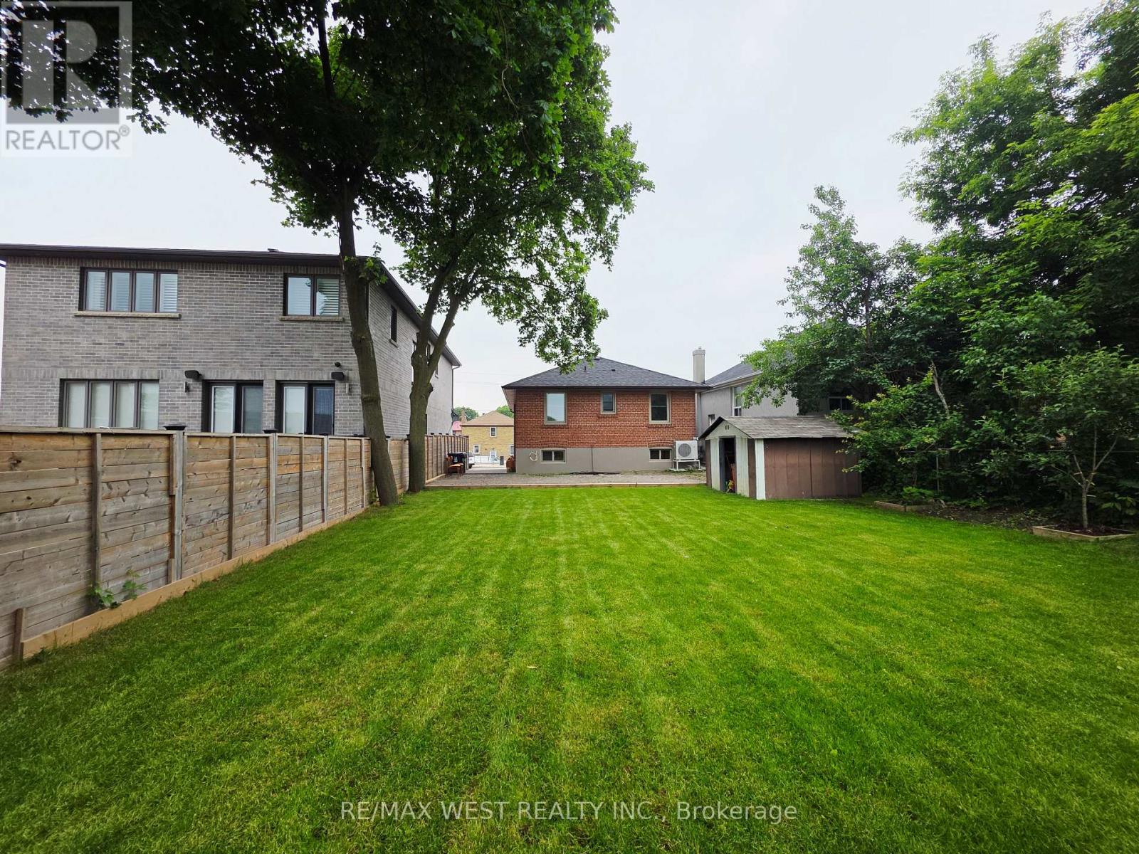 357 Rustic Road, Toronto (Maple Leaf), Ontario  M6L 1W6 - Photo 33 - W12213986