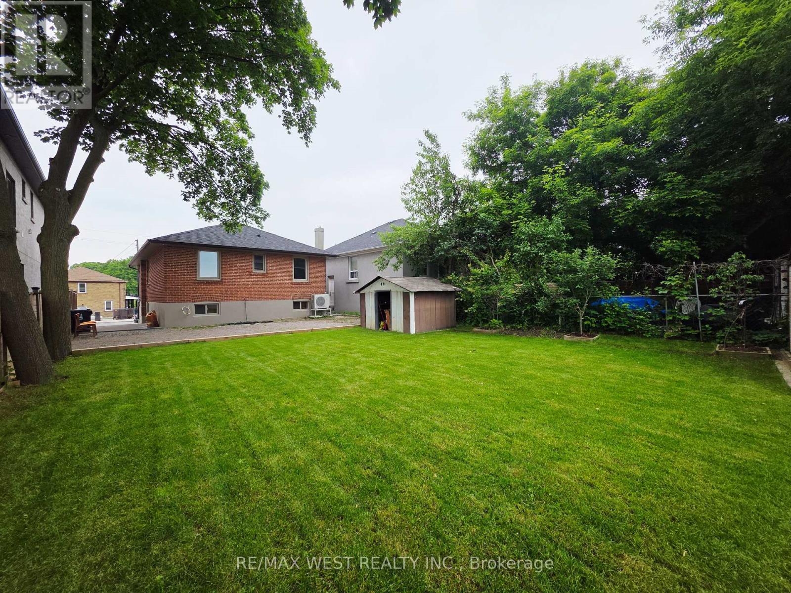 357 Rustic Road, Toronto (Maple Leaf), Ontario  M6L 1W6 - Photo 34 - W12213986