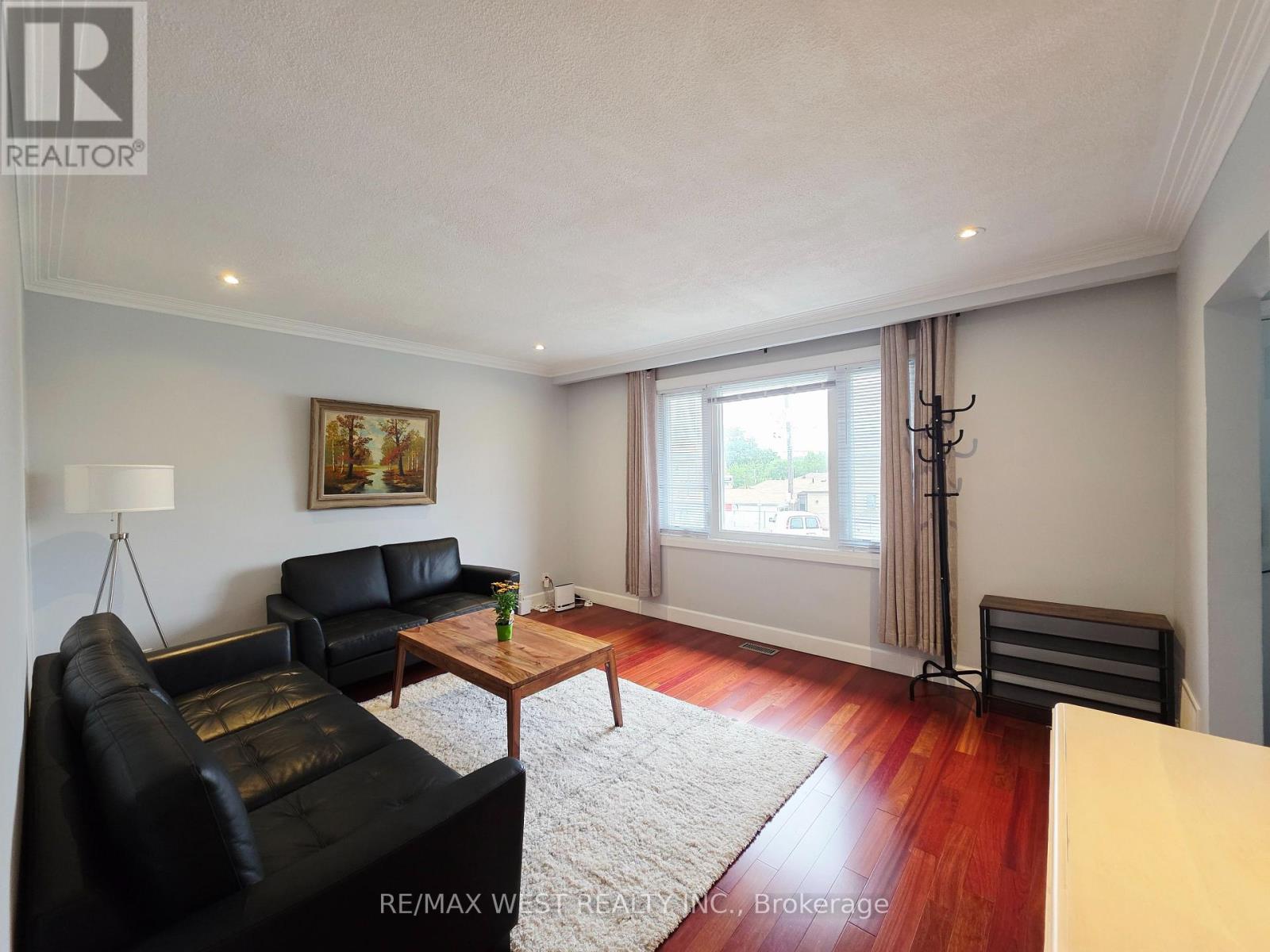 357 Rustic Road, Toronto (Maple Leaf), Ontario  M6L 1W6 - Photo 4 - W12213986