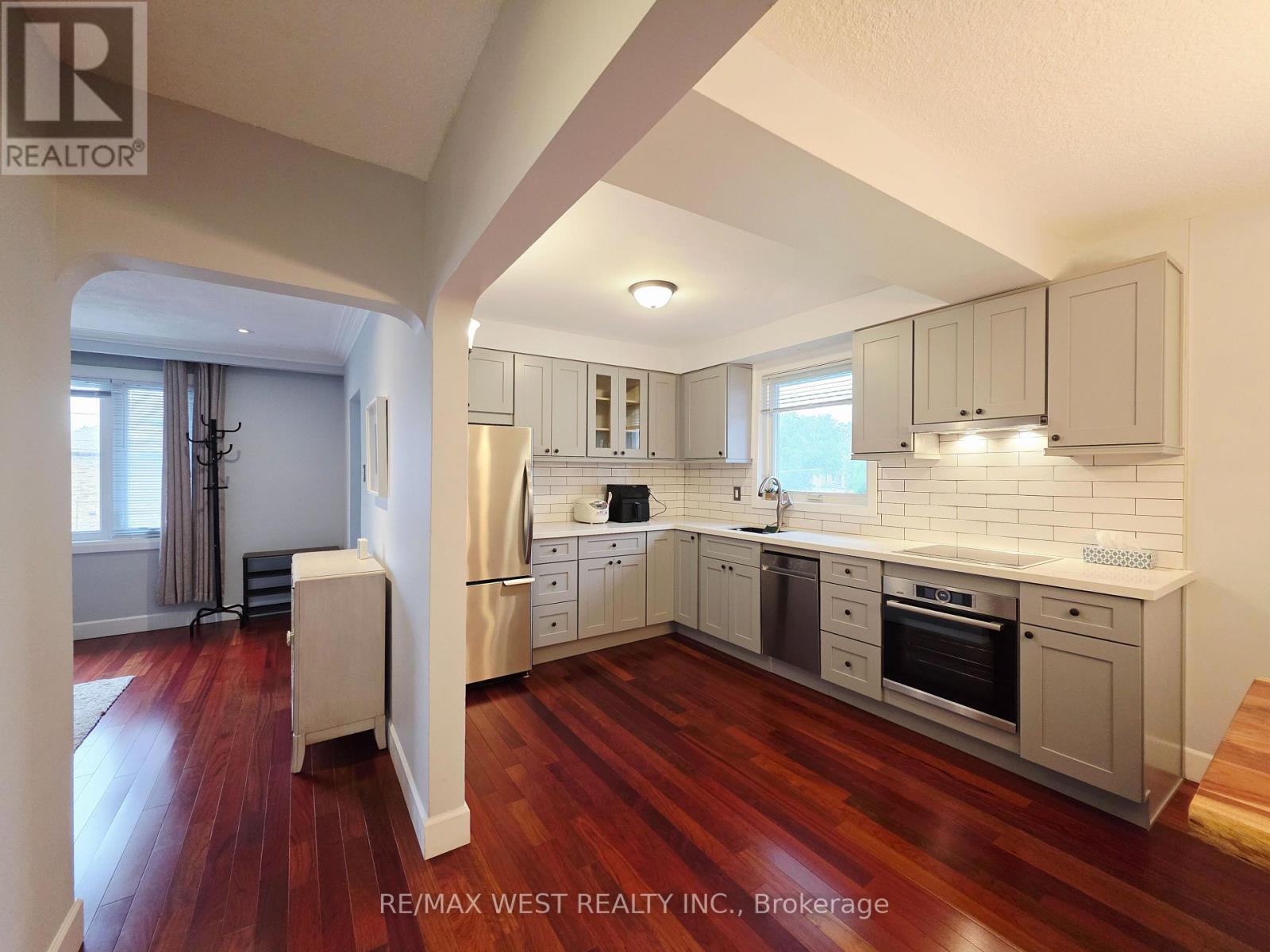 357 Rustic Road, Toronto (Maple Leaf), Ontario  M6L 1W6 - Photo 7 - W12213986