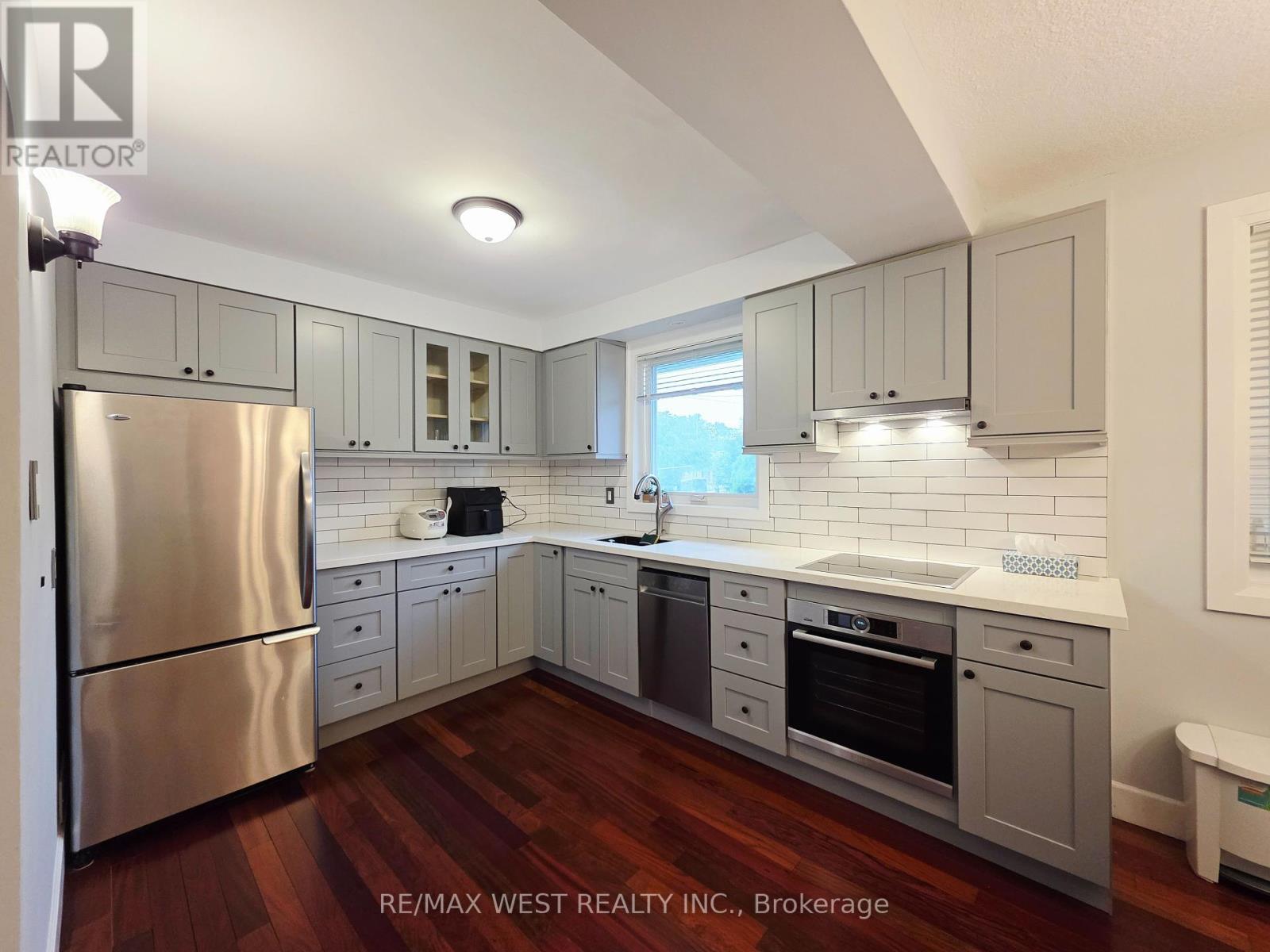 357 Rustic Road, Toronto (Maple Leaf), Ontario  M6L 1W6 - Photo 8 - W12213986