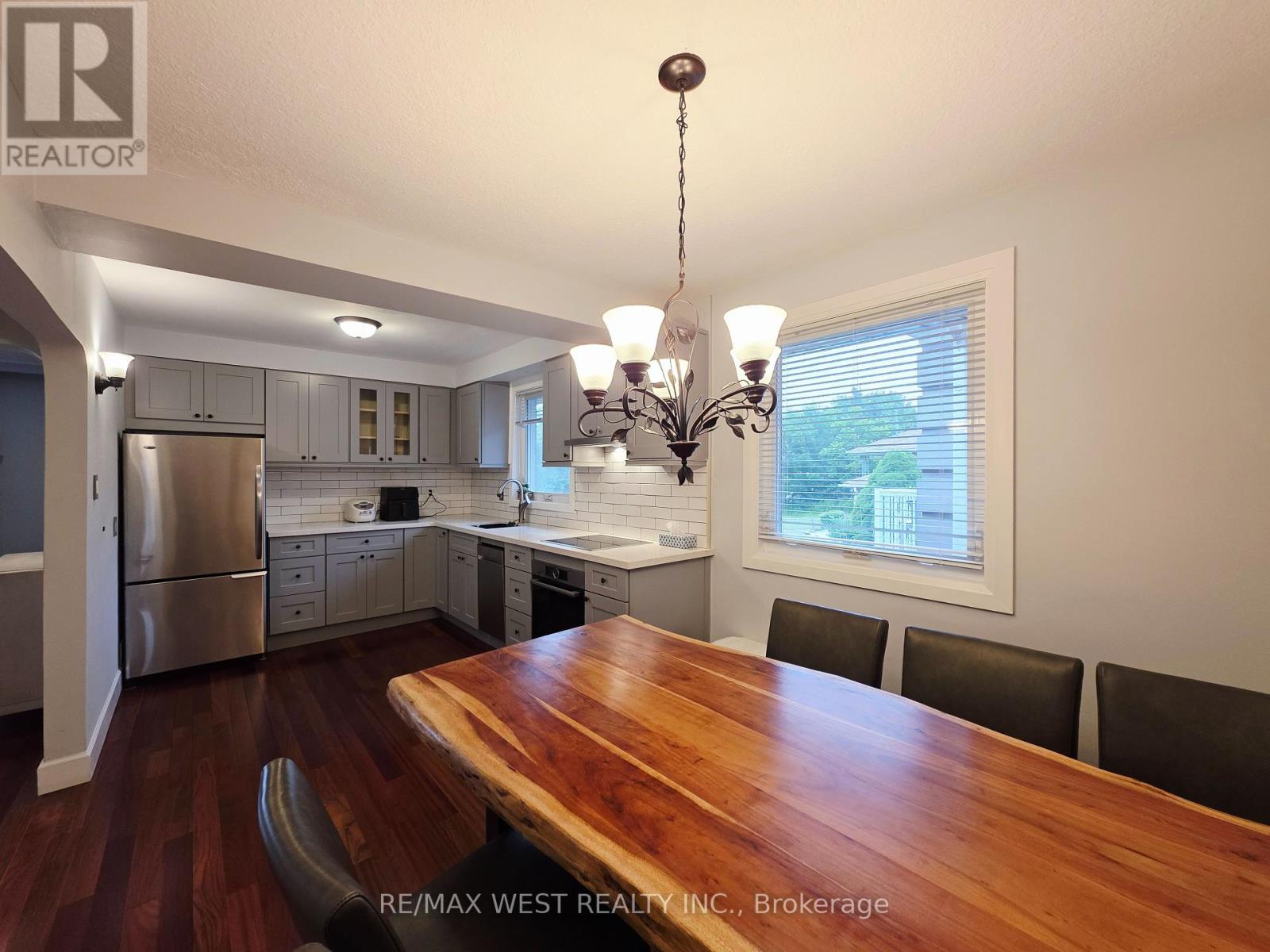 357 Rustic Road, Toronto (Maple Leaf), Ontario  M6L 1W6 - Photo 9 - W12213986
