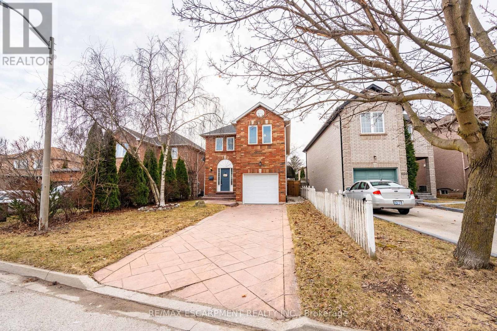 1116 Cedarwood Place, Burlington (Lasalle), Ontario  L7T 4K6 - Photo 2 - W12214005