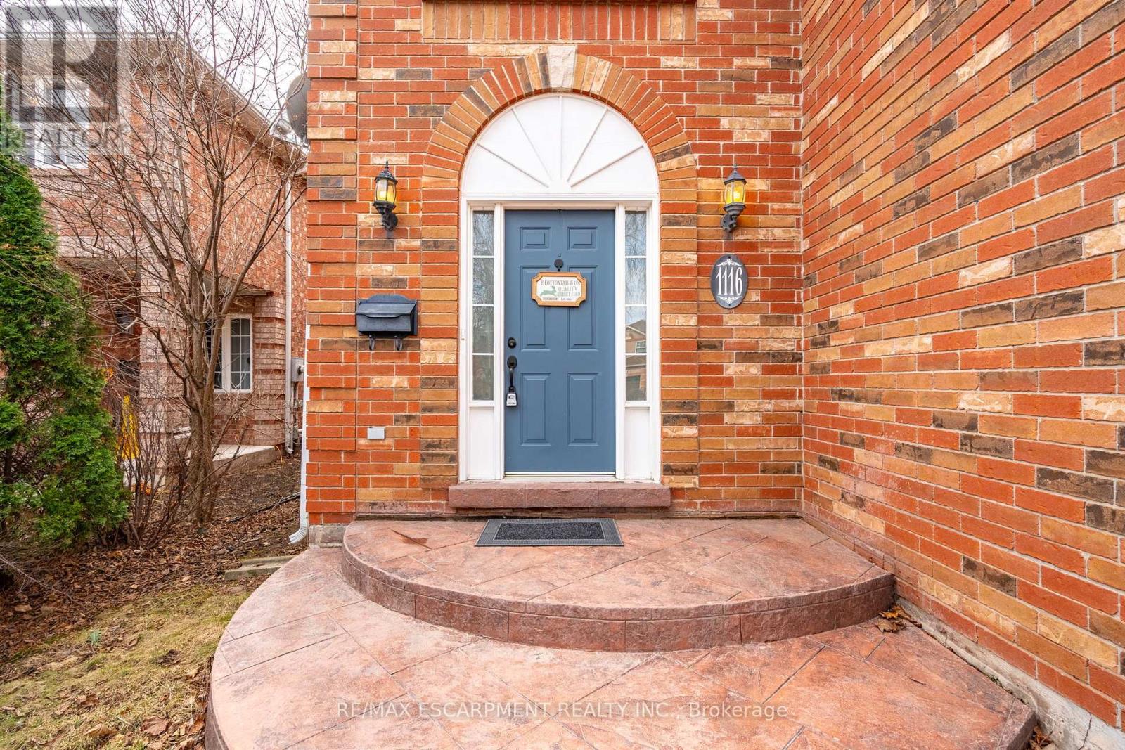1116 Cedarwood Place, Burlington (Lasalle), Ontario  L7T 4K6 - Photo 4 - W12214005