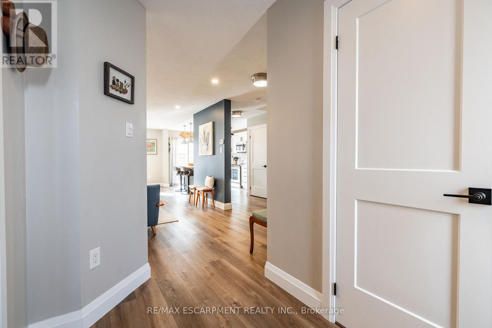 1116 Cedarwood Place, Burlington (Lasalle), Ontario  L7T 4K6 - Photo 6 - W12214005
