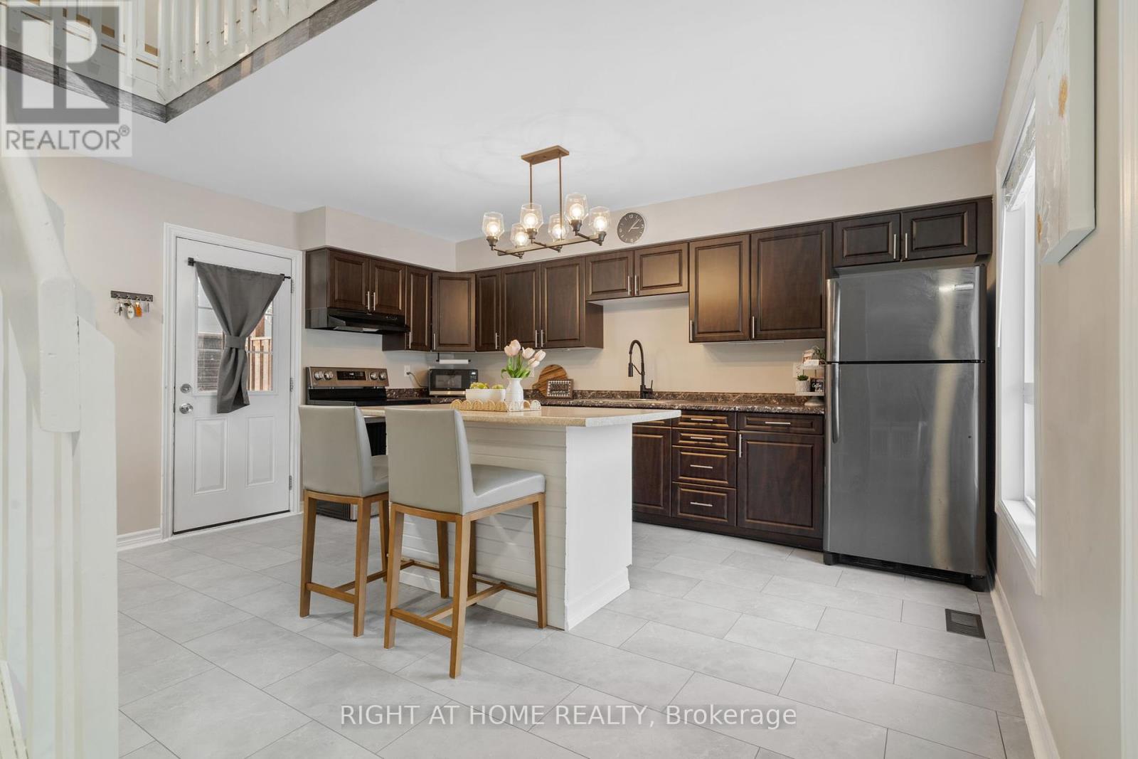 199 Centre Street, Essa, Ontario  L0M 1B0 - Photo 11 - N12063196