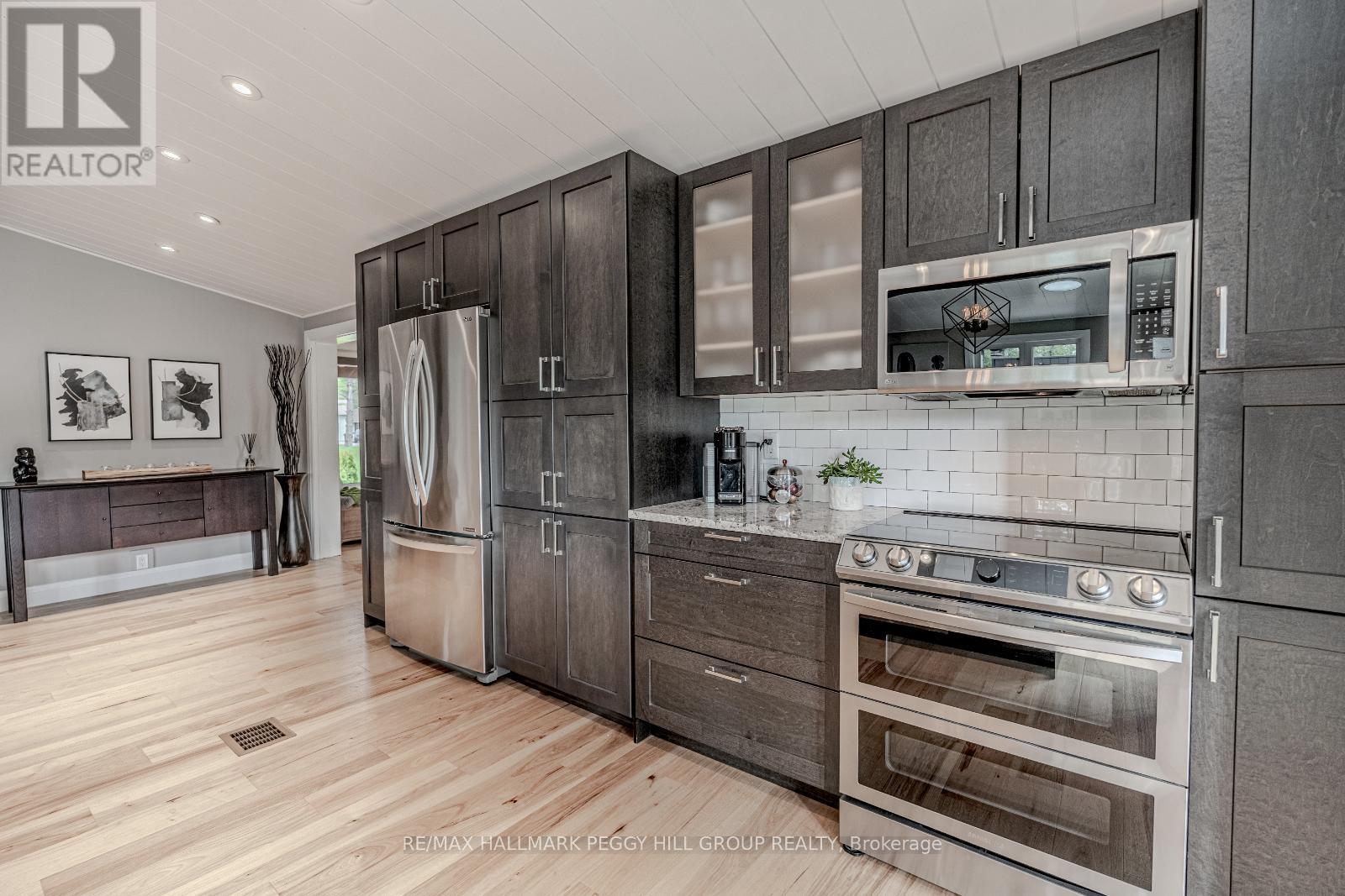 7952 Park Lane Crescent, Ramara, Ontario  L0K 2B0 - Photo 7 - S12141163