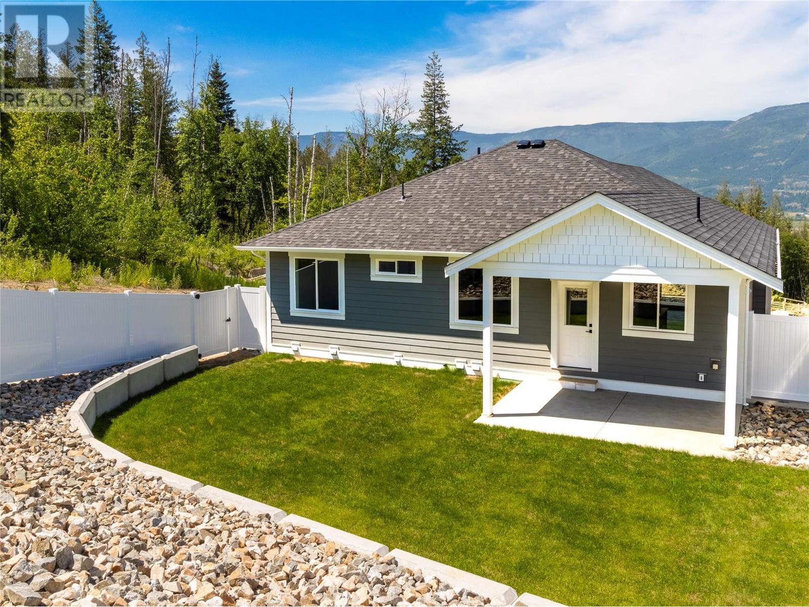1740 9 Street Se, Salmon Arm, British Columbia  V1E 0G9 - Photo 3 - 10346897