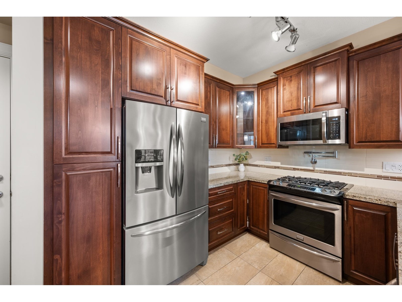 312 2860 Trethewey Street, Abbotsford, British Columbia  V2T 0G5 - Photo 11 - R3013458