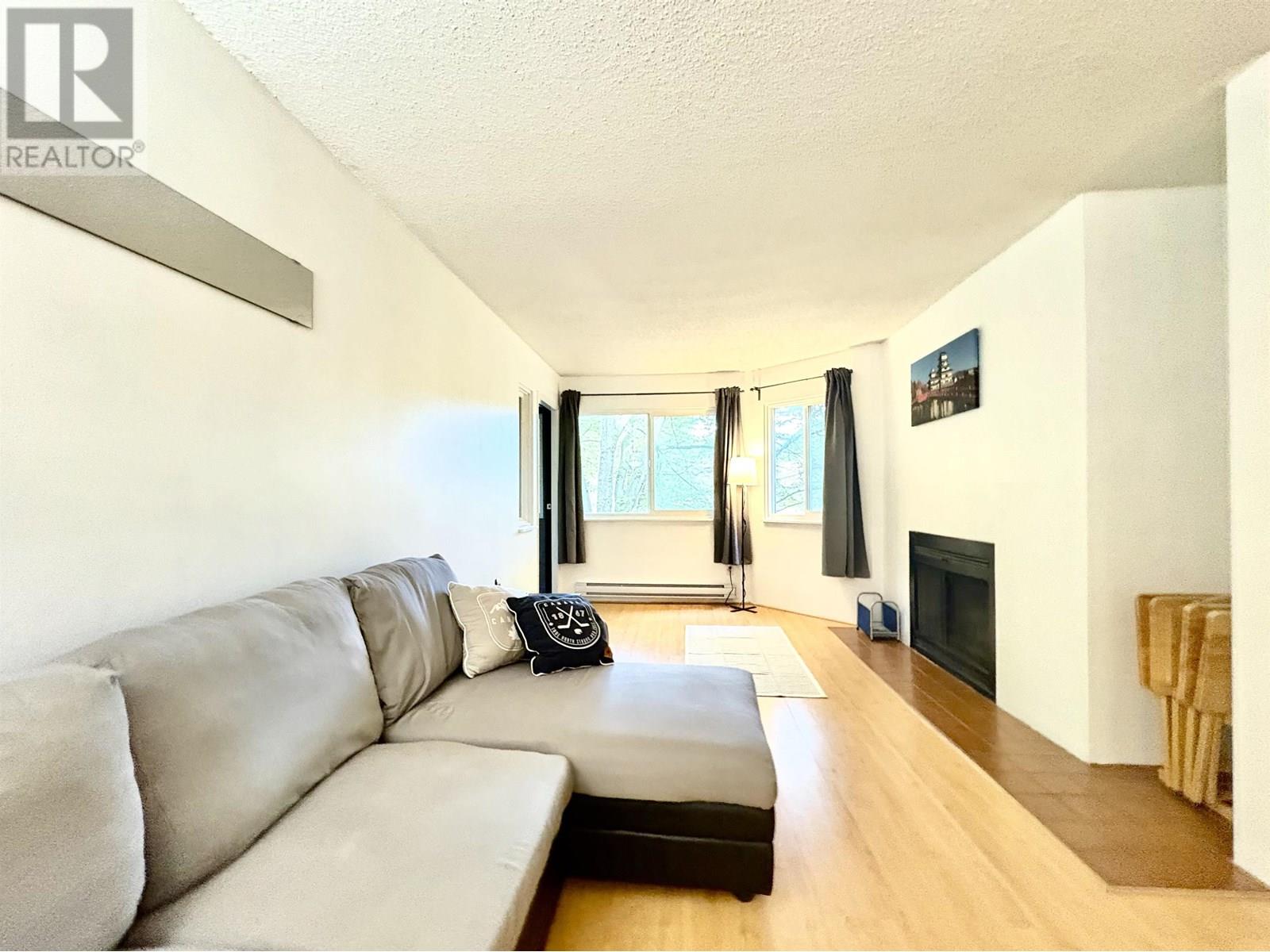 312 9880 MANCHESTER DRIVE, Burnaby, British Columbia