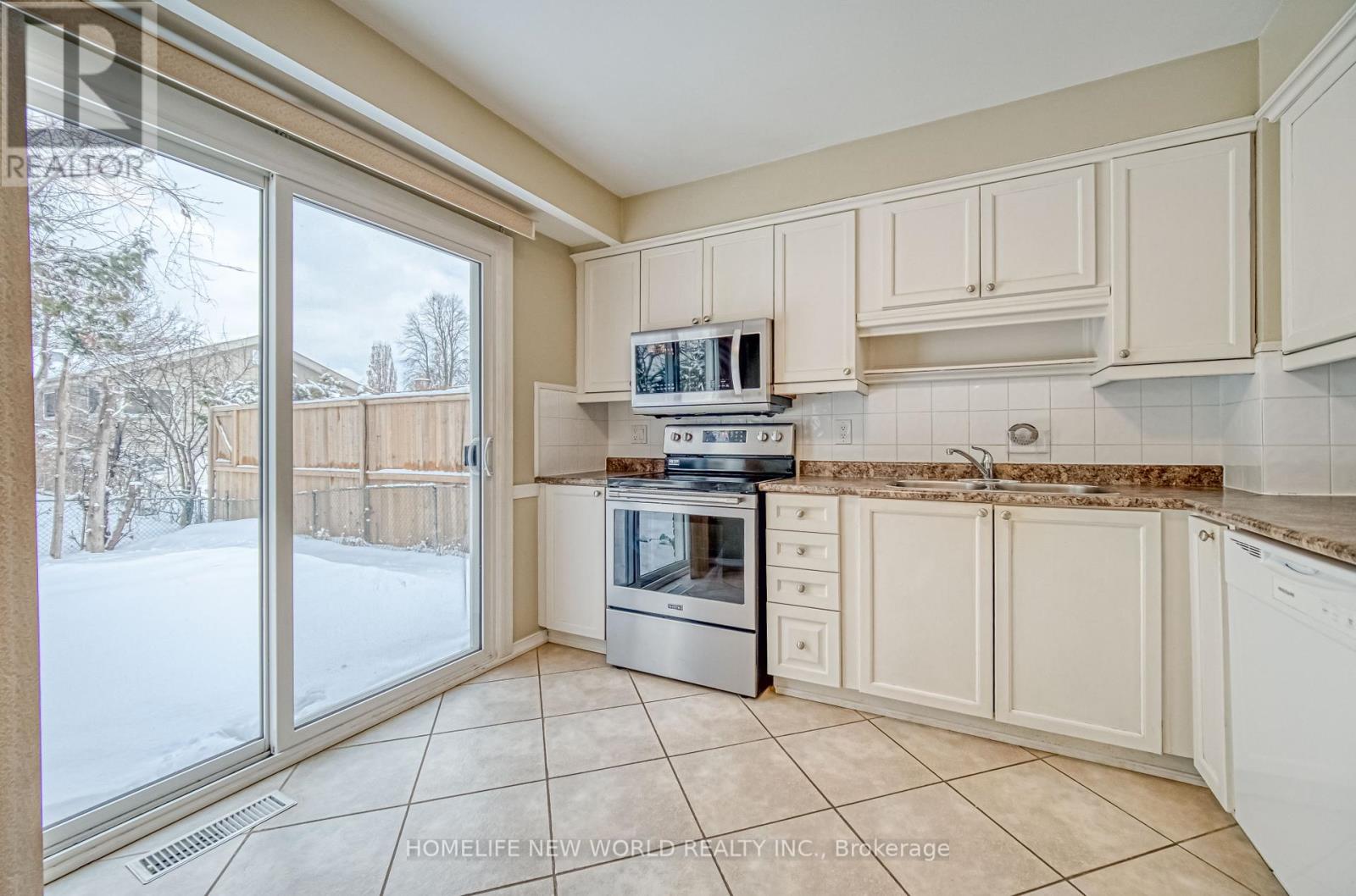 7 Bannerman Court, Whitby, Ontario  L1N 5M9 - Photo 10 - E12214127