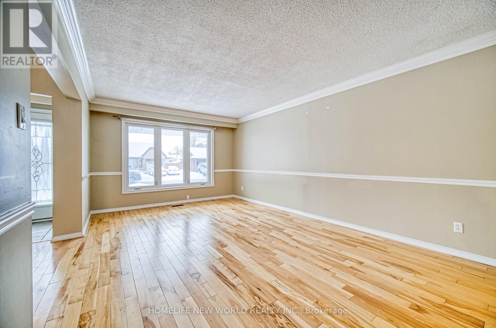 7 Bannerman Court, Whitby, Ontario  L1N 5M9 - Photo 5 - E12214127