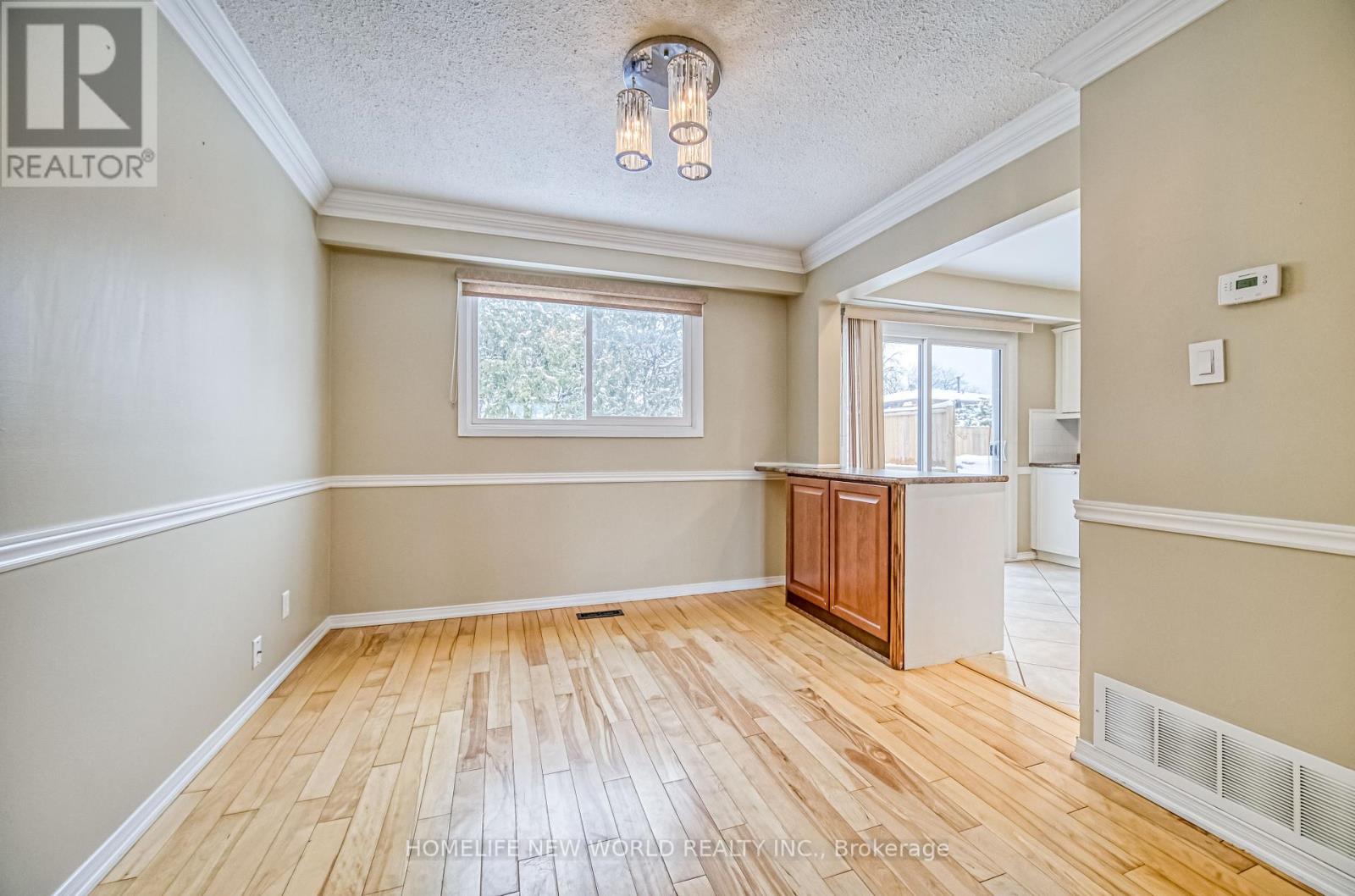 7 Bannerman Court, Whitby, Ontario  L1N 5M9 - Photo 8 - E12214127