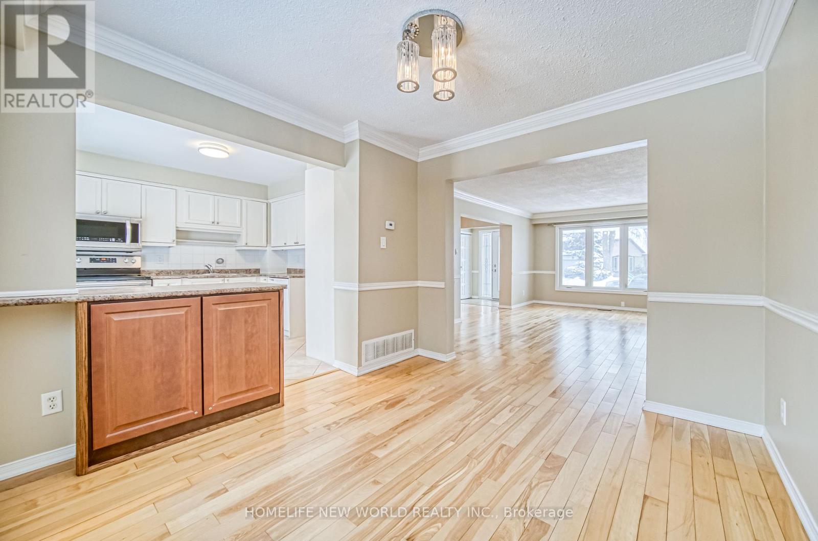 7 Bannerman Court, Whitby, Ontario  L1N 5M9 - Photo 9 - E12214127