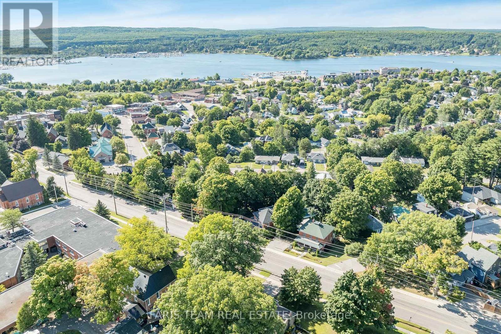 21 Robert Street E, Penetanguishene, Ontario  L9M 1A9 - Photo 24 - S12214053