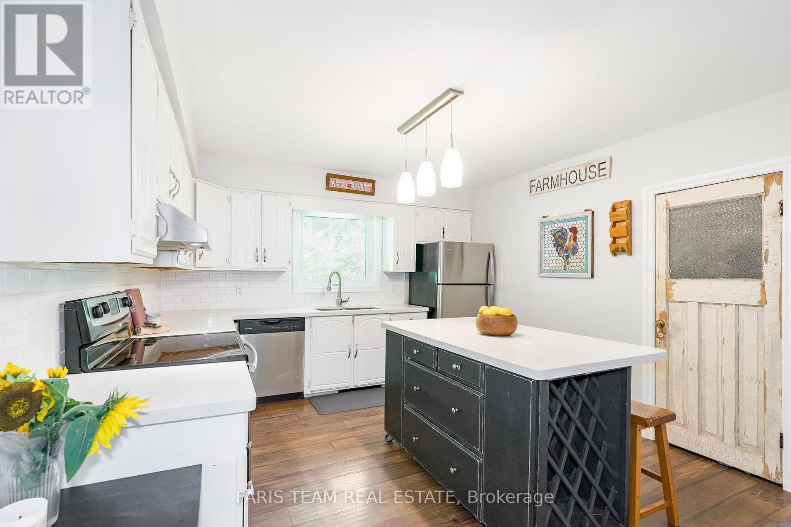 21 Robert Street E, Penetanguishene, Ontario  L9M 1A9 - Photo 4 - S12214053